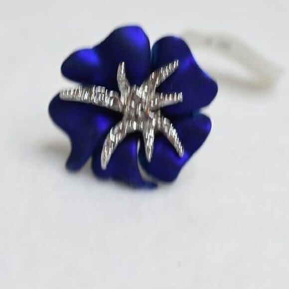 NWT Blue Velvet Bling Dinner Cocktail Statement Size 8 Ring - Picture 2 of 3